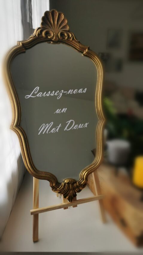 “LAISSEZ NOUS UN MOT DOUX"