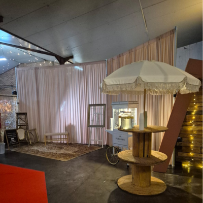 Tenture beige & structure autoportante